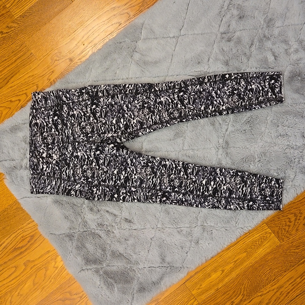 Lululemon Black/White Athletic Leggings, Women's Size 8, Great Condition